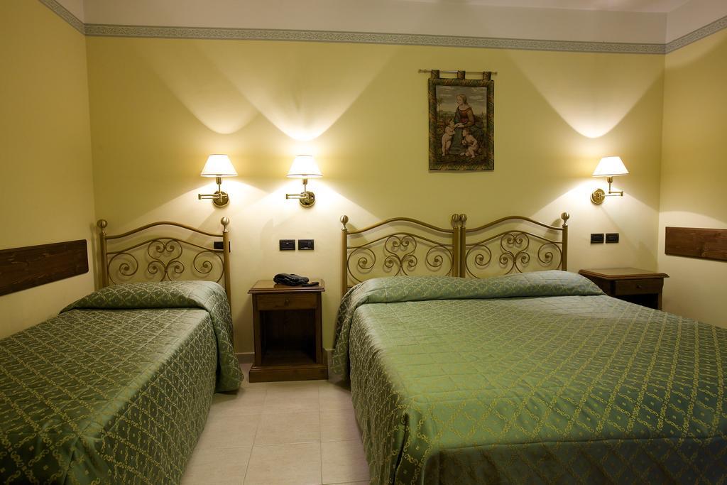 Campiglione Hotel Assis Quarto foto